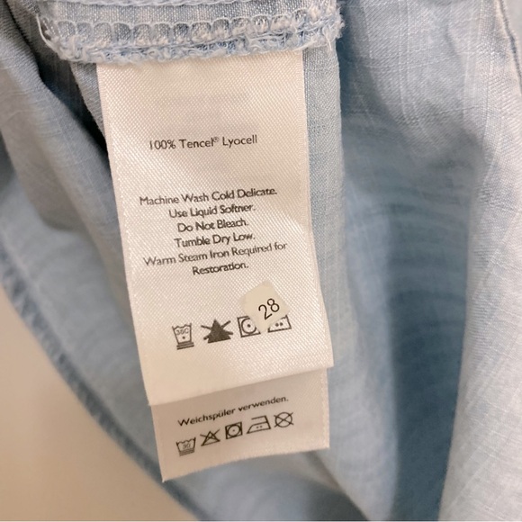 Eddie Bauer Sleeveless Button Up Top, Light Blue - Picture 5 of 8